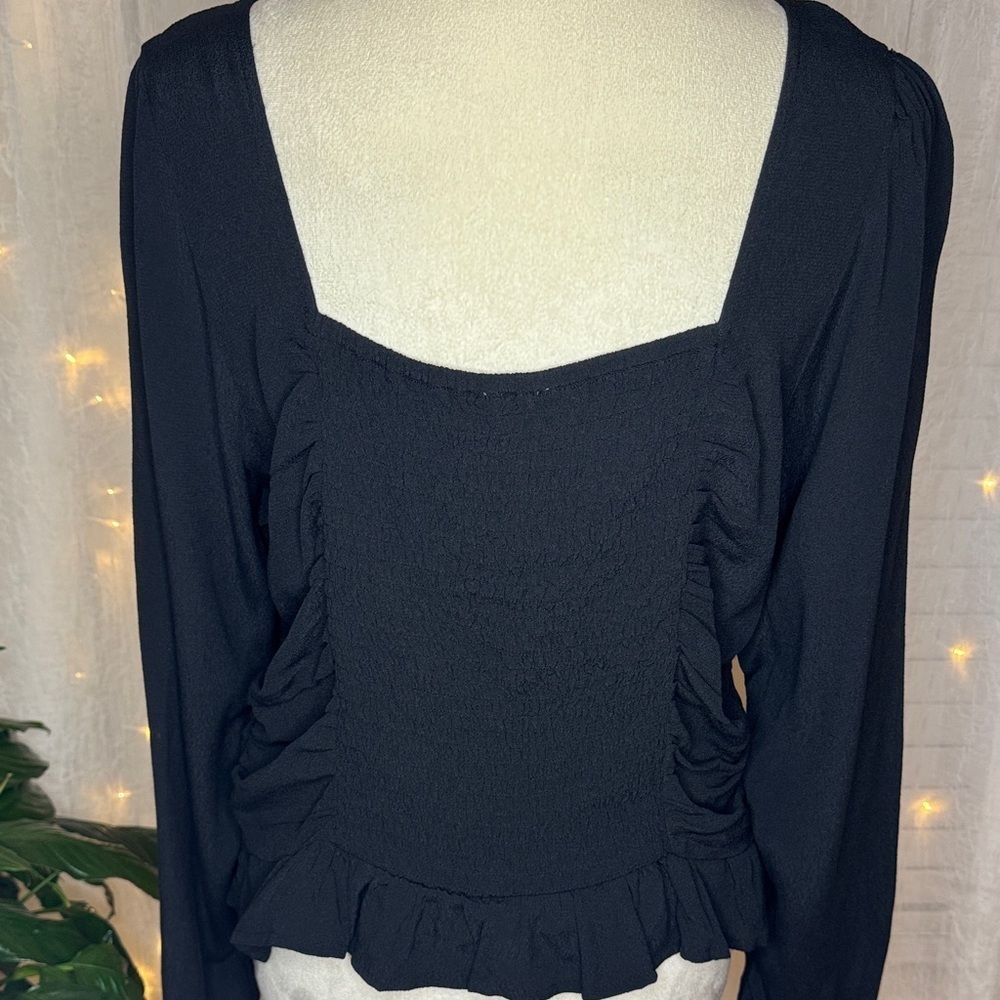 H&M Chic Black V-Neck Blouse - Picture 4 of 5